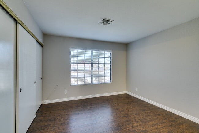 Building Photo - Stunning fully remodeled single-story home