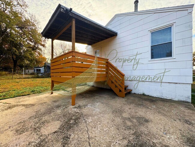 Building Photo - 5 BEDROOM IN INDEPENDENCE!!!