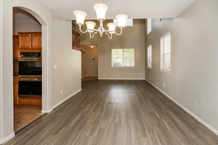 Building Photo - 5781 Magini Ave