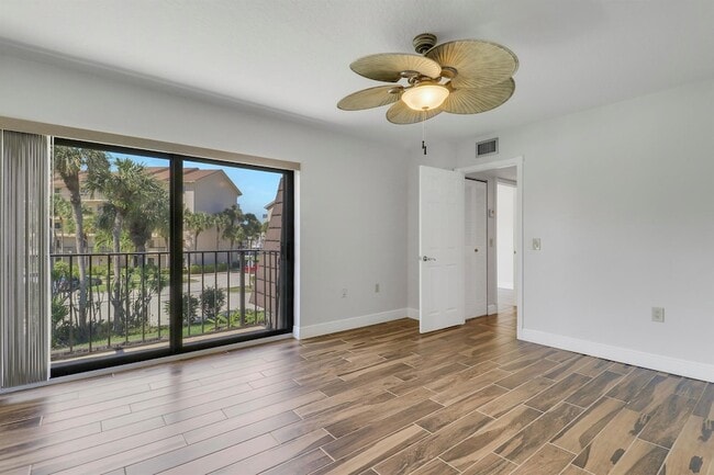 Building Photo - 2324 23rd Ct