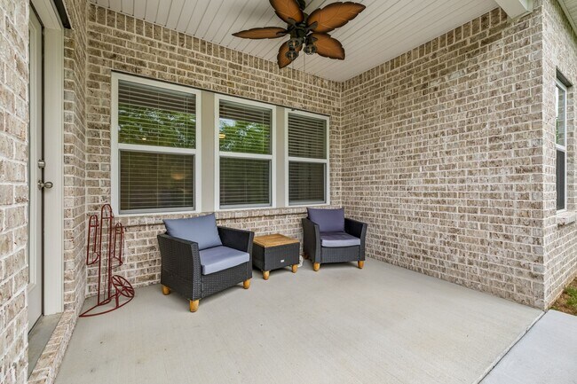 Building Photo - Triple Crown Circle