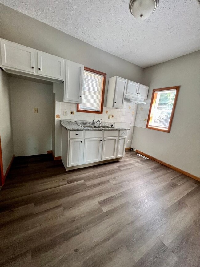 Building Photo - Newly Updated 3-bed 1.5-bath House in South Omaha, close to 13th St and downtown