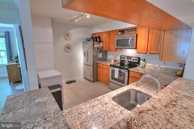 Building Photo - 2220 Springwood Dr