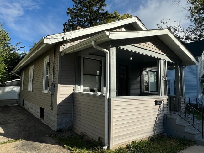 Building Photo - 504 Howard Ave