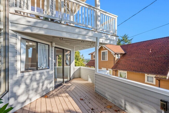 Building Photo - 3Bd/2.5Ba Seattle House