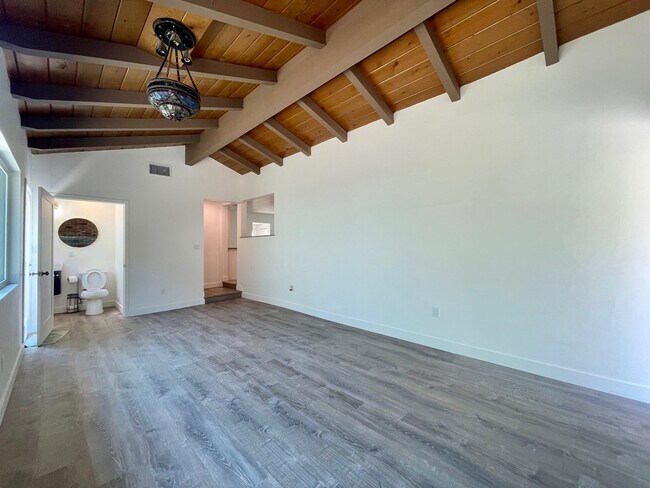 Building Photo - Fully Remodeled 4 Bedroom 2.5 Bathroom in ...