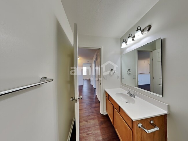 Building Photo - 6718 Waverly Park