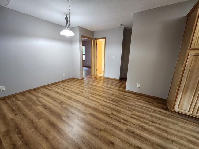 Building Photo - 3868 S Timbercreek Ave