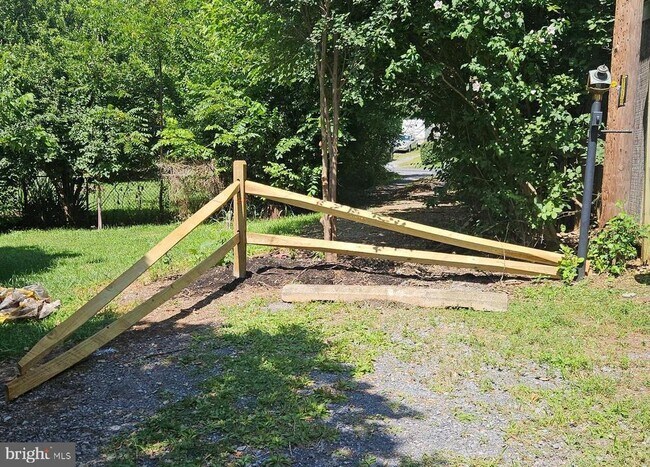 Building Photo - 1057 Foreman Ln