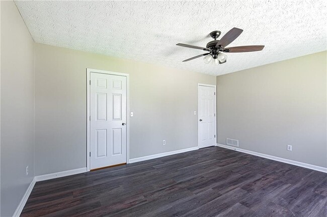 Building Photo - 6080 Stone Wood Dr NW