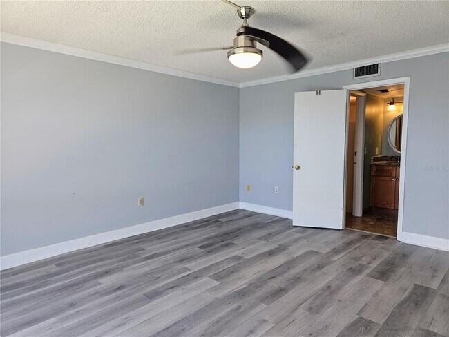 Building Photo - 7600 Sun Island Dr S