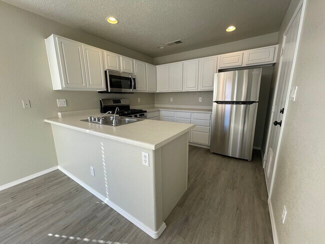 Building Photo - 10716 Habanero Way SE