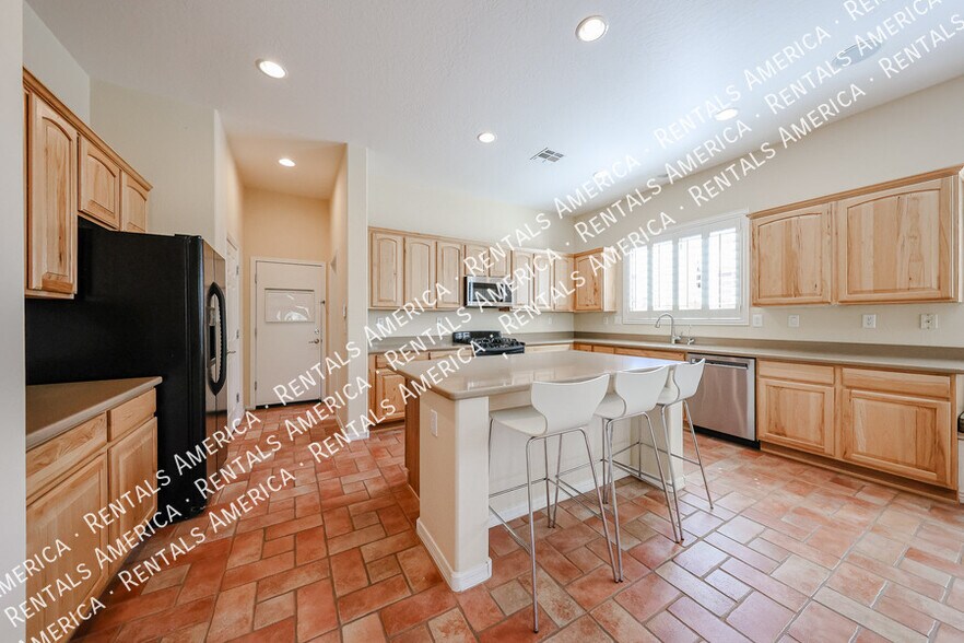 Building Photo - 2348 W River Rock Ct