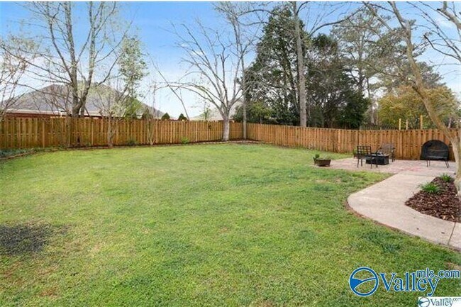 Building Photo - 486 SW Sussex Dr