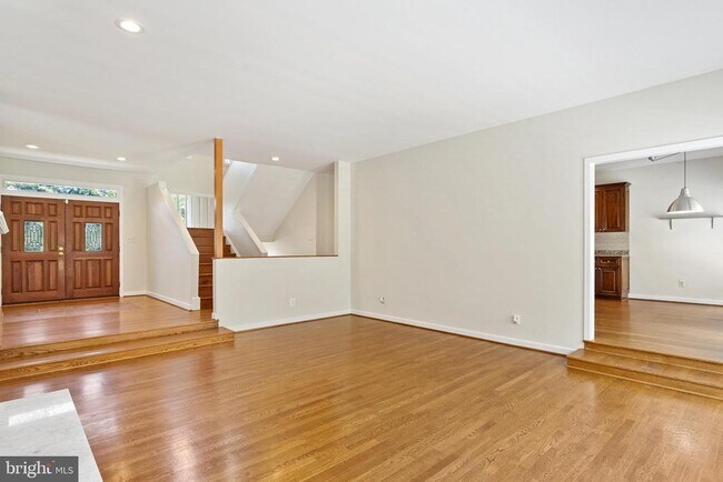 Building Photo - 445 Springvale Rd