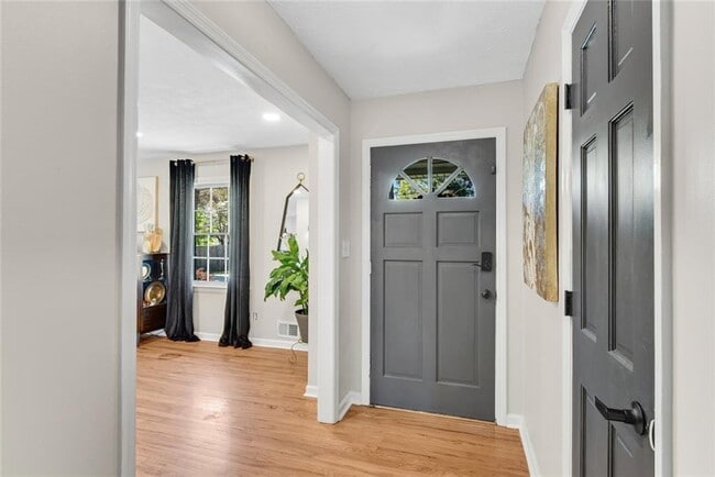 Building Photo - 3941 Forest Dr