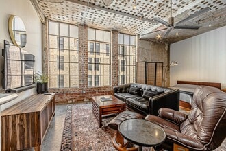 Building Photo - Modern Studio Loft in Downtown Dallas – Water & Internet Included in the Rent ($500 Off First Mon...