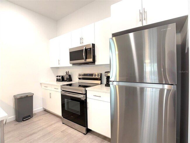 Building Photo - 332 Famagusta Dr