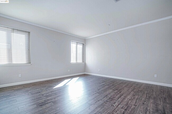 Building Photo - 364 Dante Ct