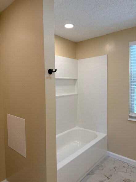 Building Photo - 10029 Westland Dr