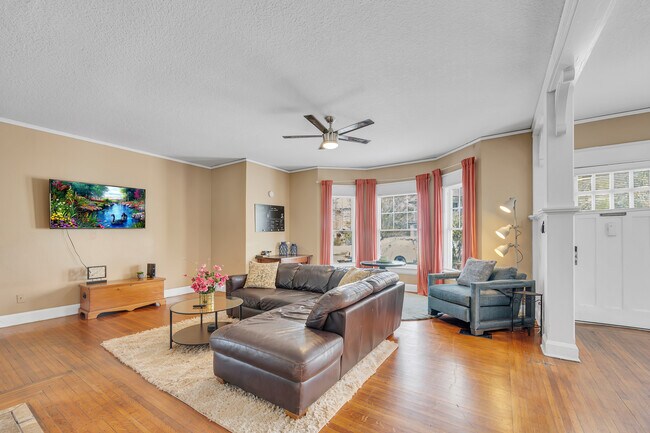 Building Photo - 118 Cottage Ave