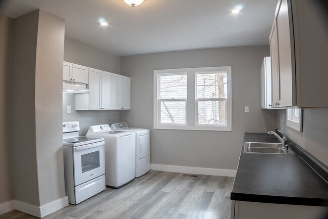 Building Photo - 1207 N Walnut St