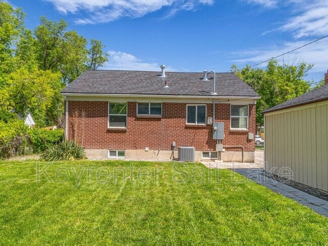 Building Photo - 965 MacFarland Dr