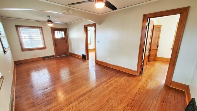 Building Photo - 1032 Maplewood Dr NE