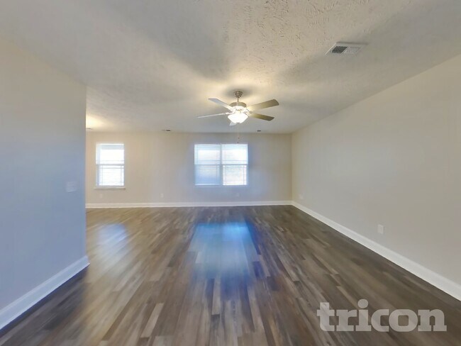 Building Photo - 716 Cedar Ln