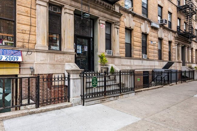 Building Photo - 411 Manhattan Ave
