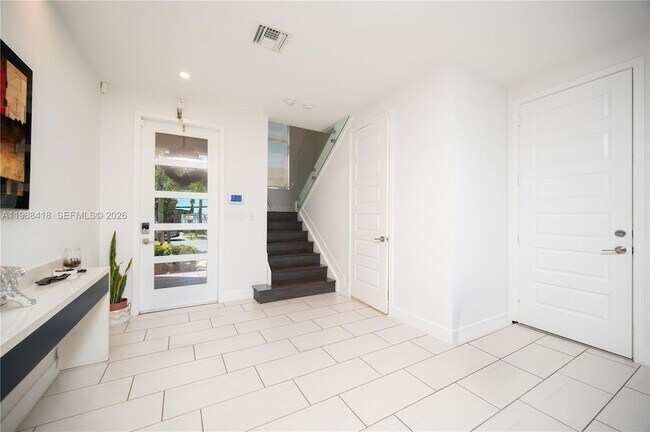 Building Photo - 15785 NW 91st Ct