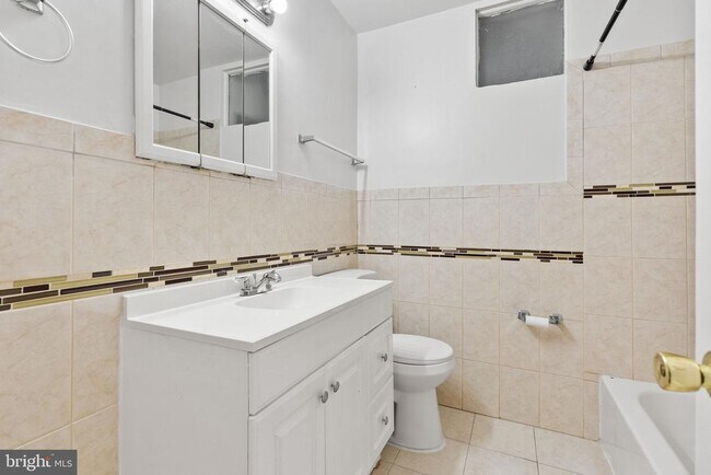 Building Photo - 3001 Fairhill Ct