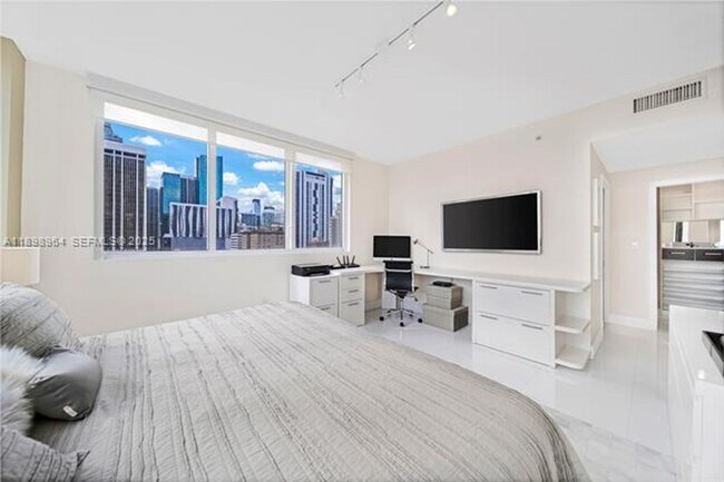 Building Photo - 253 NE 2nd St