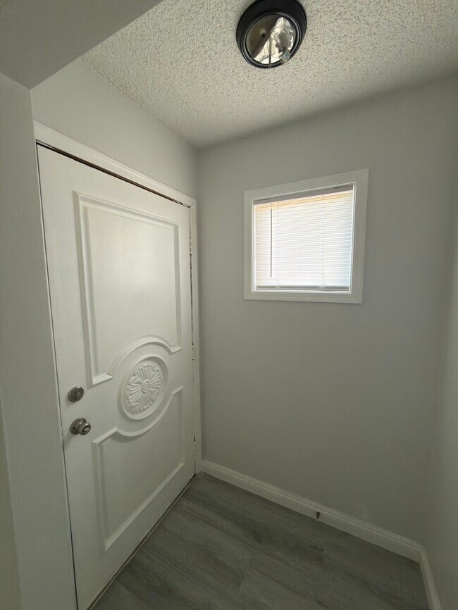 Building Photo - 1108 Cashman Dr