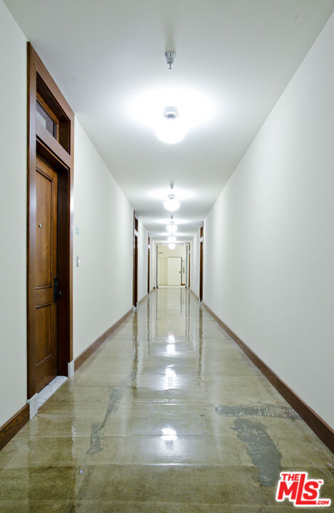 Building Photo - 315 W 5th St