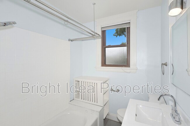 Building Photo - 2535 Aldrich Ave S