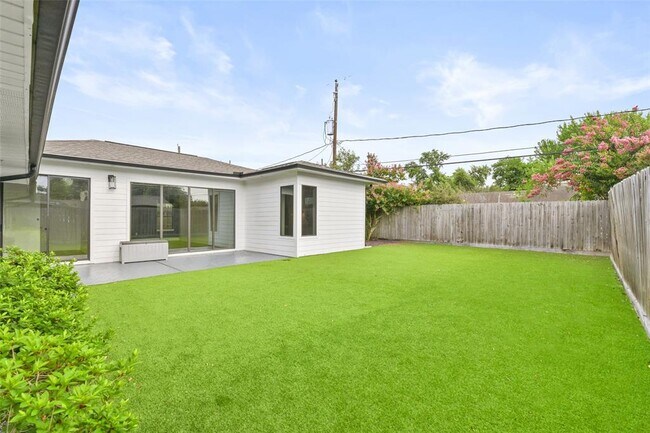 Building Photo - 2703 Tannehill Dr