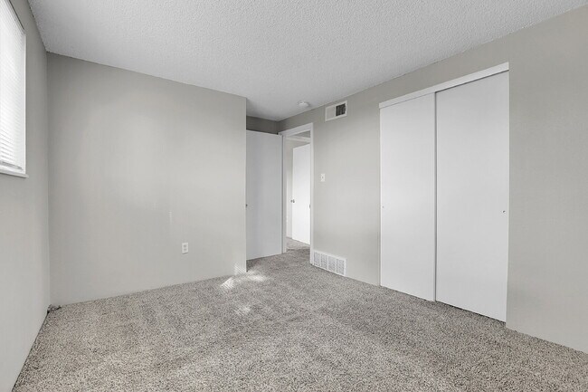 Building Photo - $1,650.00 - HALF OFF First Month's Rent - 3 Bedrooms, 2 Bathrooms, Condo in Lakewood with Onsite ...