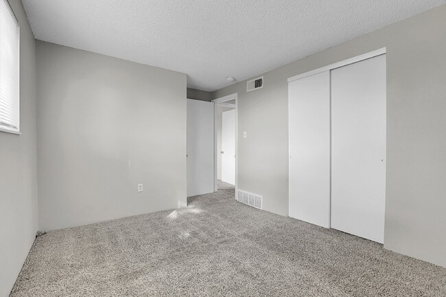 Building Photo - $1,700.00 - 3 Bedrooms, 2 Bathrooms, Condo...