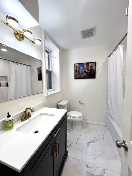 Building Photo - 1114 P St NW