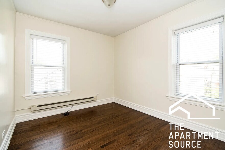 Building Photo - 3820 N Greenview Ave