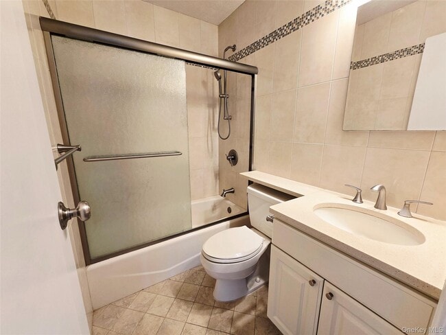 Building Photo - 142 Main St