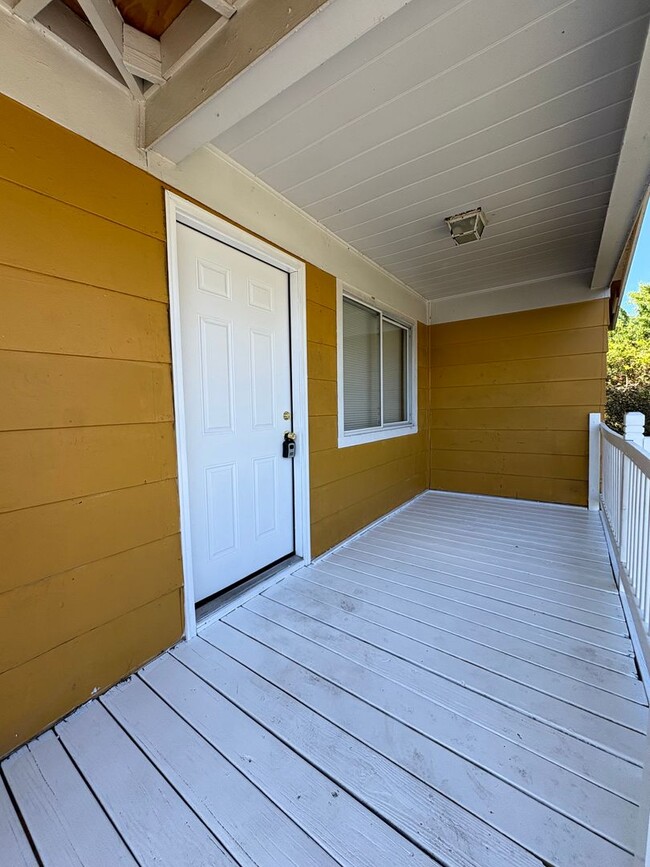 Building Photo - Recently renovated 3/1 House in Ft. Pierce