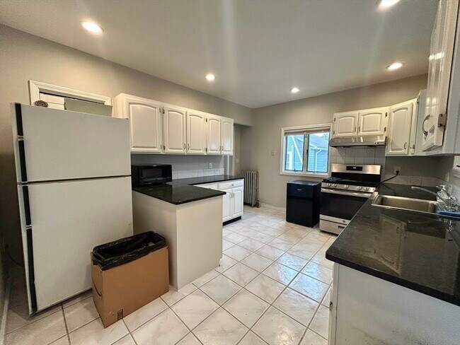 Building Photo - 1601 Centre St