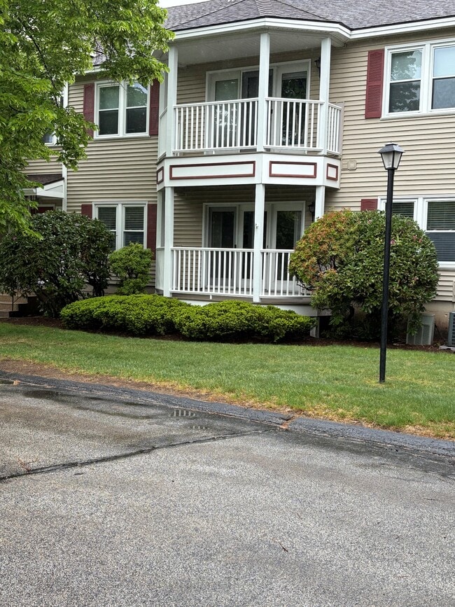 Building Photo - 690 S Porter St
