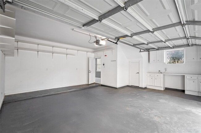 Building Photo - 332 Asbury St