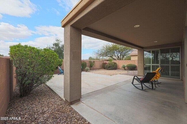 Building Photo - 41520 N River Bend Ct