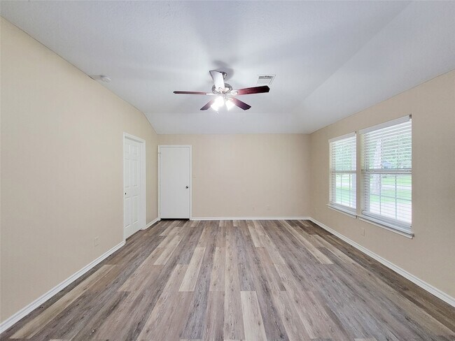 Building Photo - 12700 Royal Green Dr