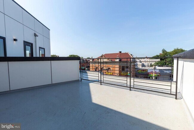 Building Photo - 3965 Lancaster Ave