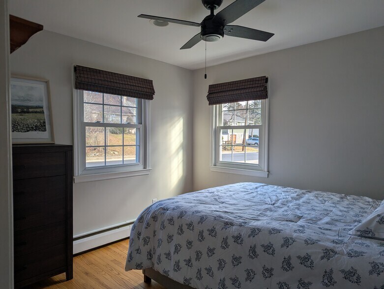 Building Photo - 89 Hedgerow Dr